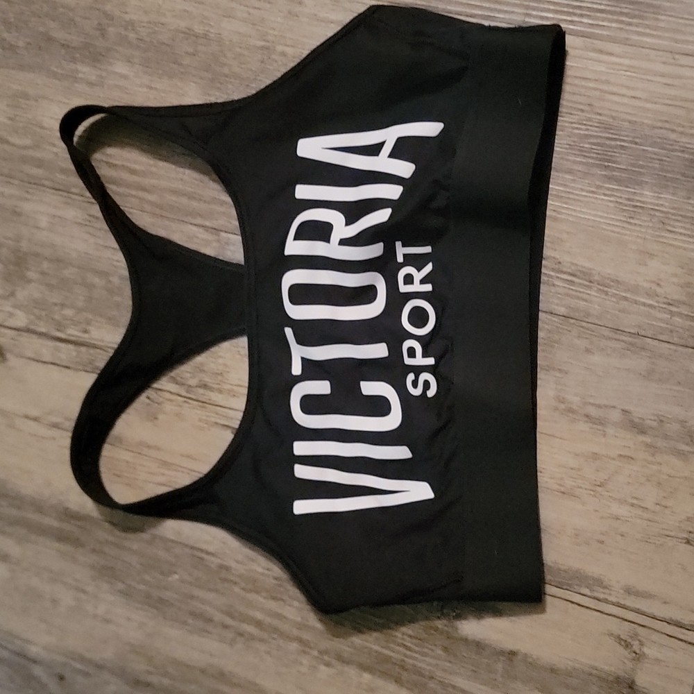 VS SPORTS BRA NWOT